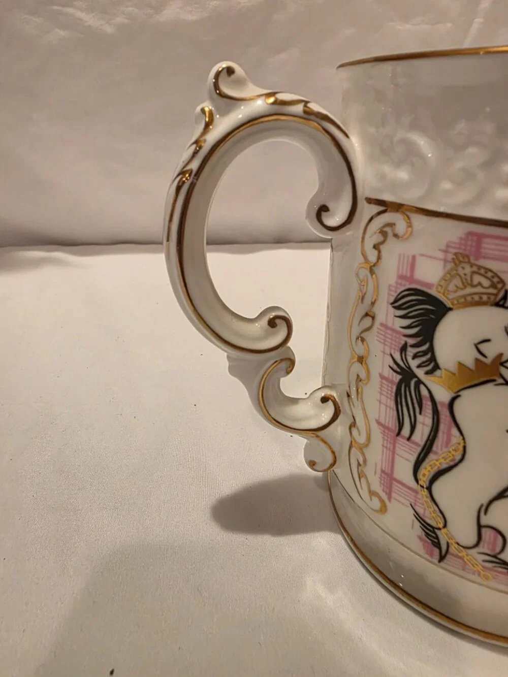 COALPORT ENGLAND VINTAGE THE SCOTTISH SCENE BONE CHINA MUG GOLD GILT TRIM